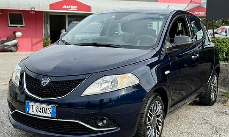 Lancia Ypsilon 1.2 6...