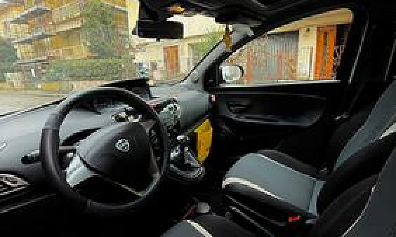 Lancia Ypsilon 2014...