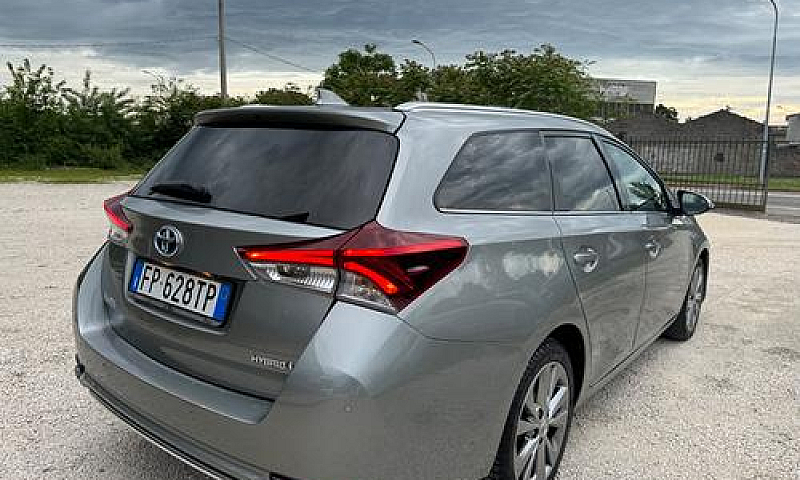 Toyota Auris Touring...