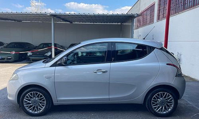 Lancia Ypsilon 1.3 M...