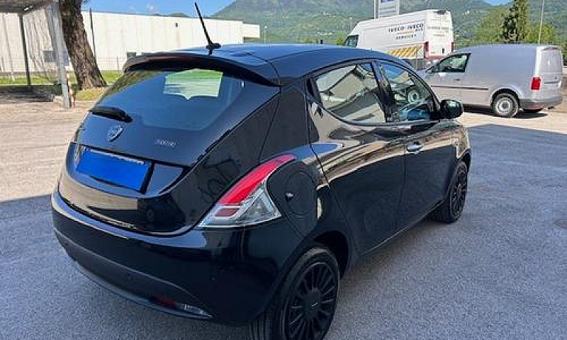 Lancia Ypsilon 1.0 F...