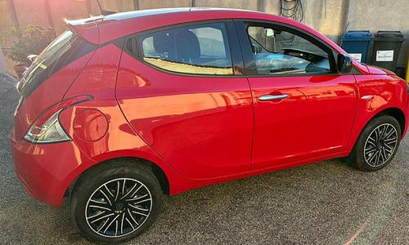 Lancia Ypsilon 1.0 F...
