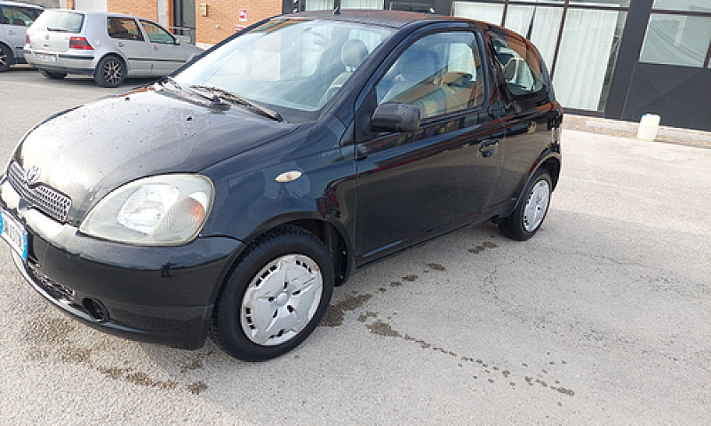 Toyota Yiaris Anno 2...