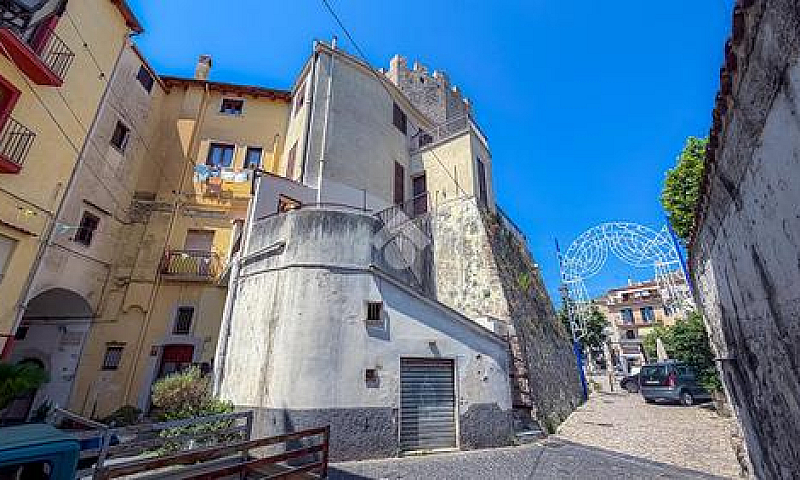 2 Locali A Formia...