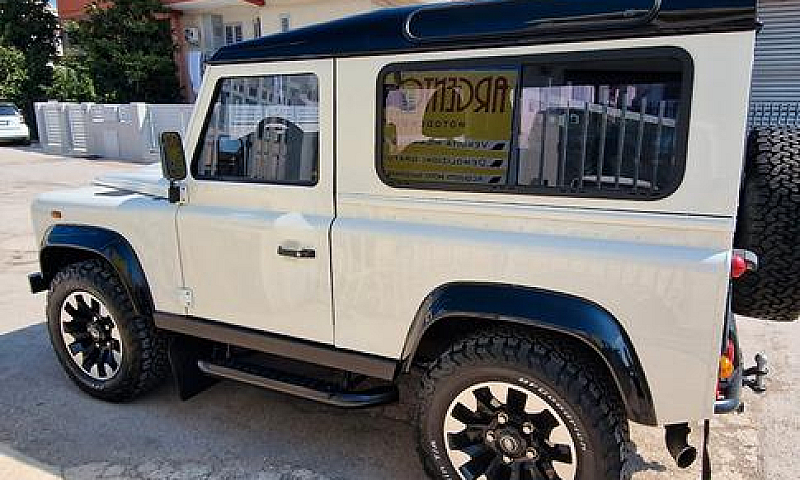 Land Rover Defender ...