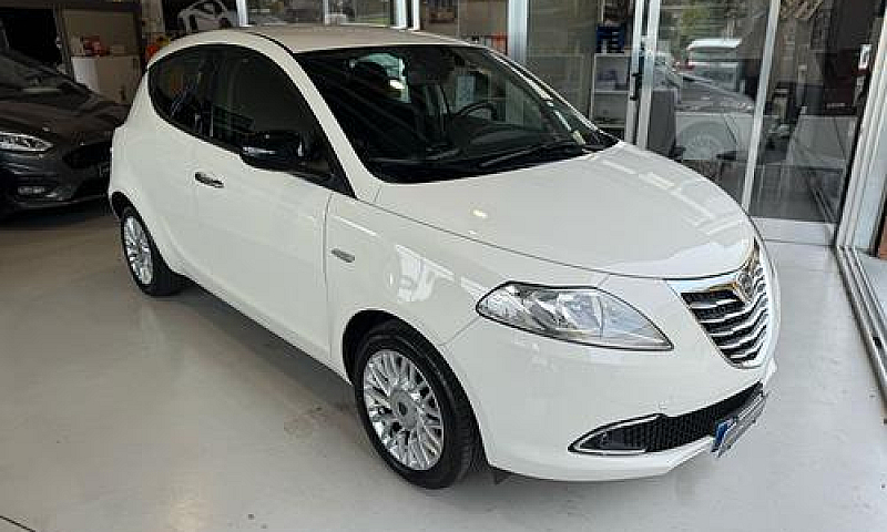 Lancia Ypsilon 1.3 M...