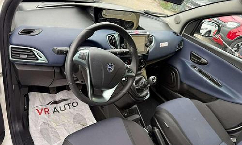 Lancia Ypsilon Hybri...