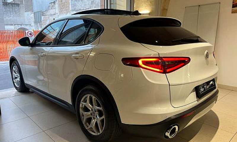 Alfa Romeo Stelvio 2...