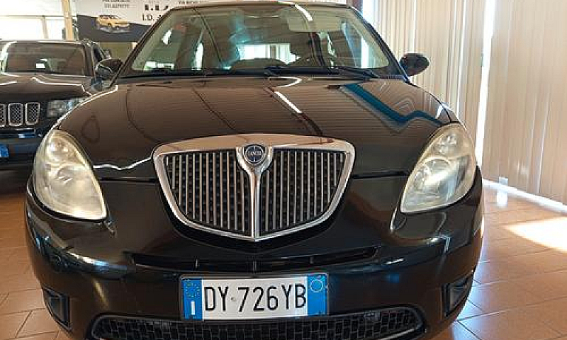 Lancia Ypsilon 1.4 P...