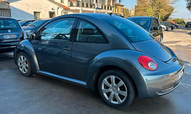 Volkswagen New Beetl...