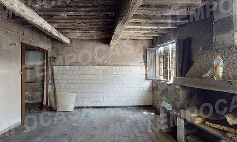 Porzione Di Casa Con...