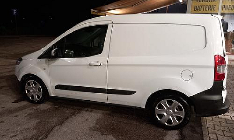 Ford Tourneo Courier...