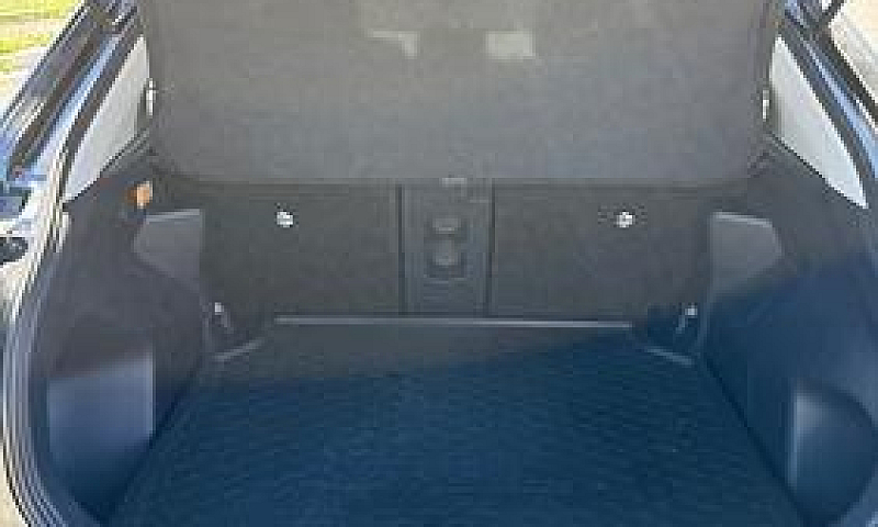 Toyota Yaris Cross 1...