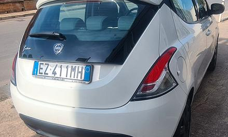 Lancia Ypsilon 1.2 6...