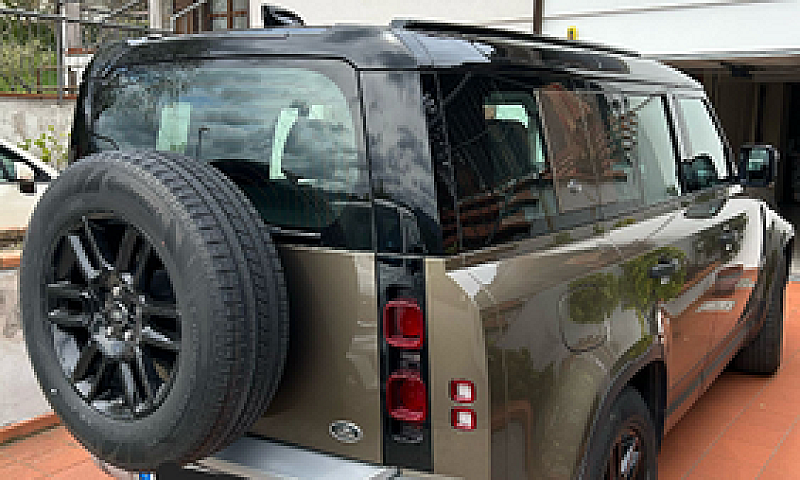Land Rover Defender ...