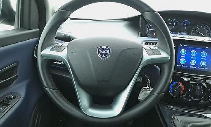 Lancia Ypsilon Hybri...