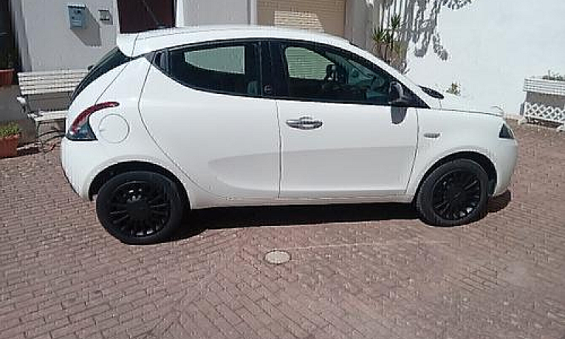 Lancia Ypsilon 1.0 H...