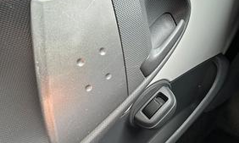 Peugeot 107 1.0 68Cv...