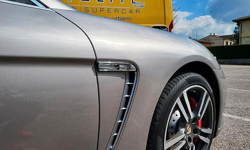 Porsche Panamera Tur...