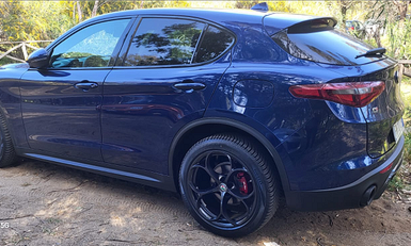 Alfa Romeo Stelvio 2...