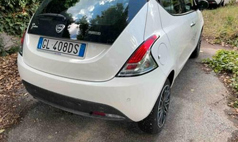 Lancia Ypsilon 1.0 F...
