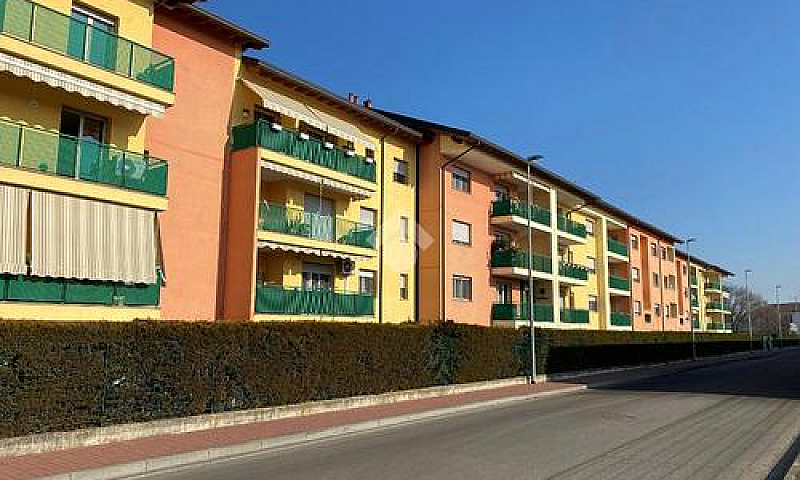 3 Locali A Vercelli...