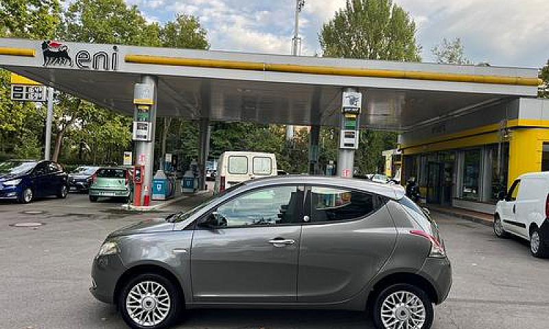 Lancia Ypsilon 0.9 T...