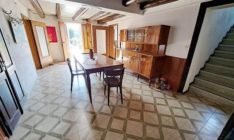 Porzione Di Casa A R...