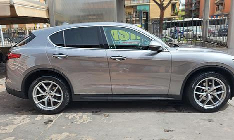 Alfa Romeo Stelvio 2...