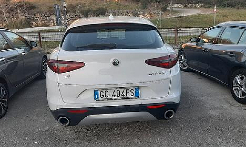 Alfa Romeo Stelvio 2...