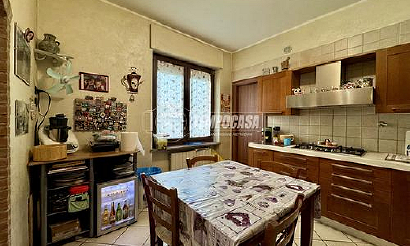 4 Locali Con Box Aut...