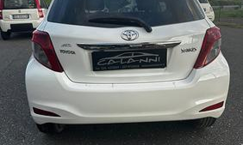Toyota Yaris Lounge...