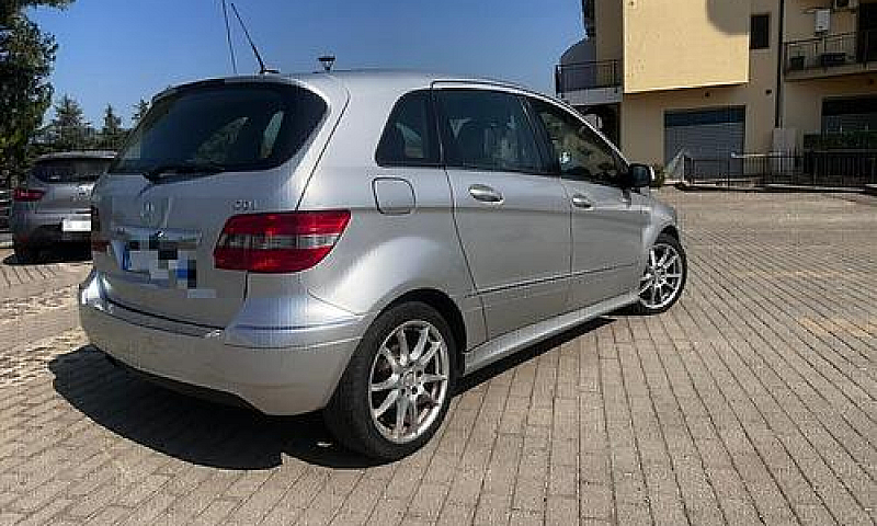 Mercedes-Benz B 180 ...