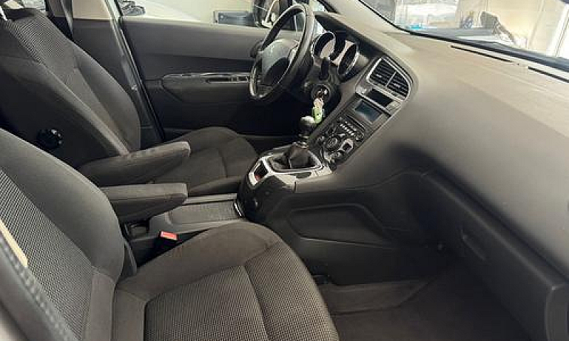 Peugeot 5008 1.6 Die...