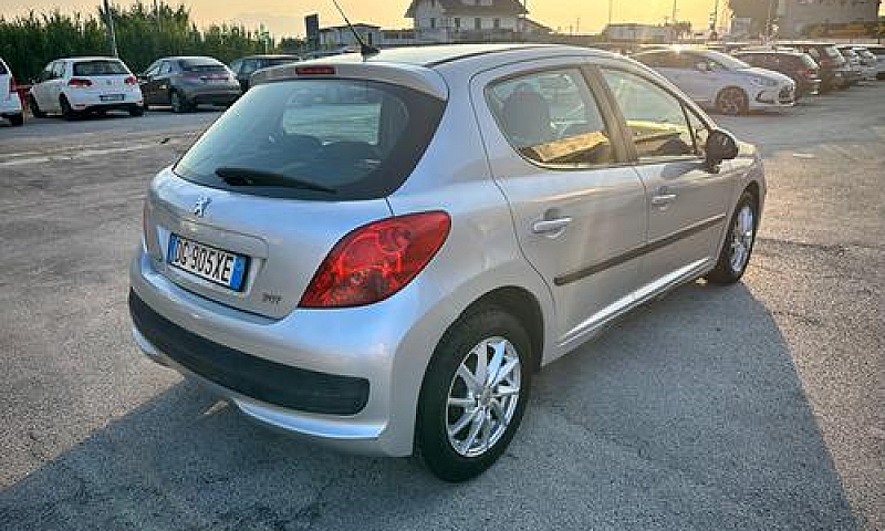 Peugeot 207 1.4 Hdi ...