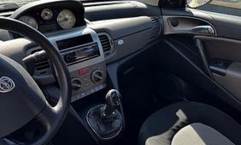 Lancia Y...