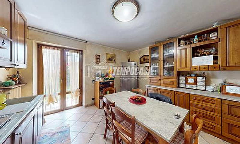 Porzione Di Villa Bi...