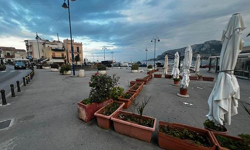 A Pochi Passi Dalla ...