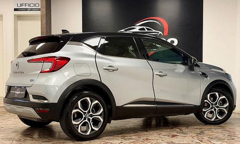 Renault Captur Plug-...