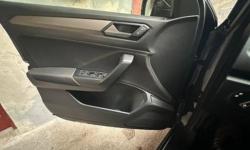 Volkswagen T-Roc 2.0...