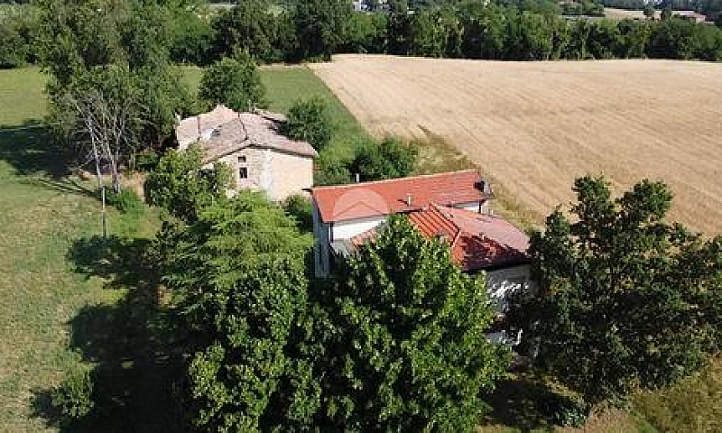 4 Locali A Traverset...