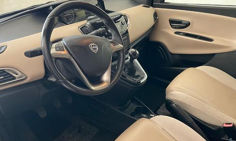 Lancia Ypsilon 1.3 P...