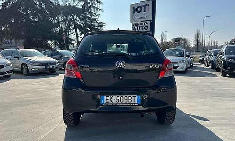 Toyota Yaris 1.3 5 P...
