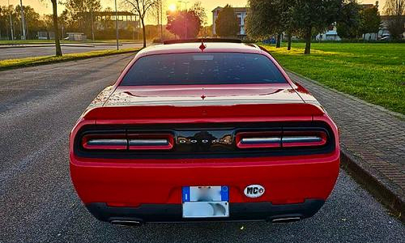 Dodge Challenger Sxt...