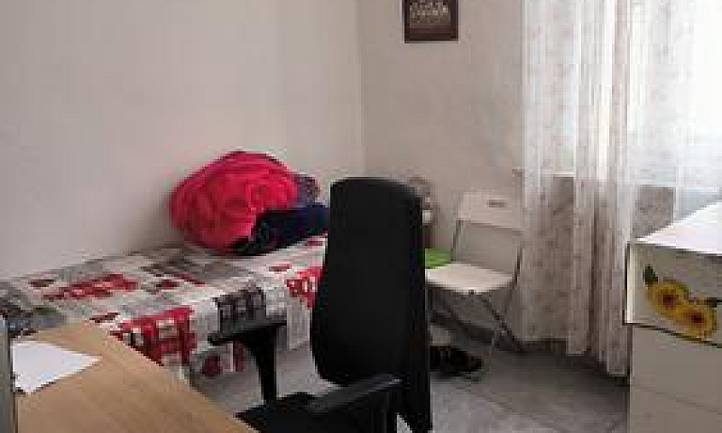 Con 3 Camere In Zona...