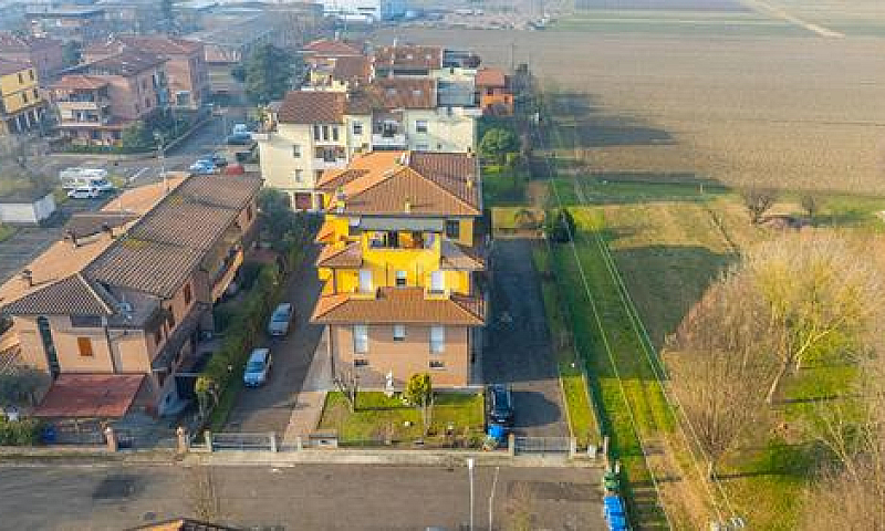 3 Locali A Soliera...