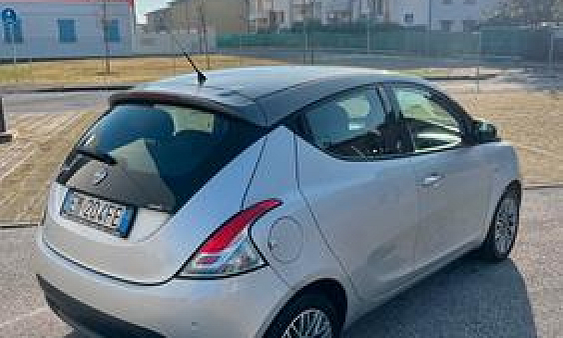 Lancia Ypsilon...