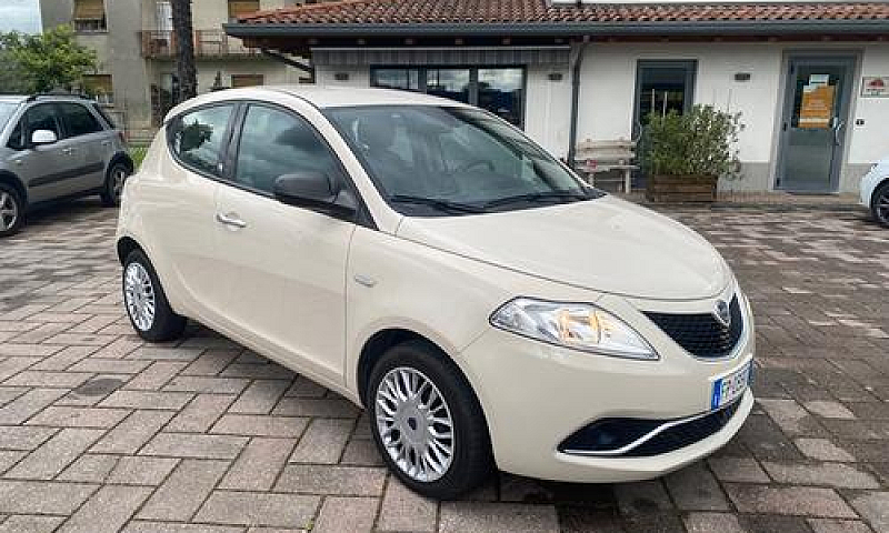 Lancia Ypsilon 1.2 6...