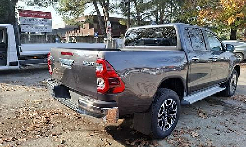 Toyota Hilux 2.4 D-4...