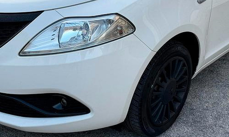 Lancia Ypsilon 1.2 B...